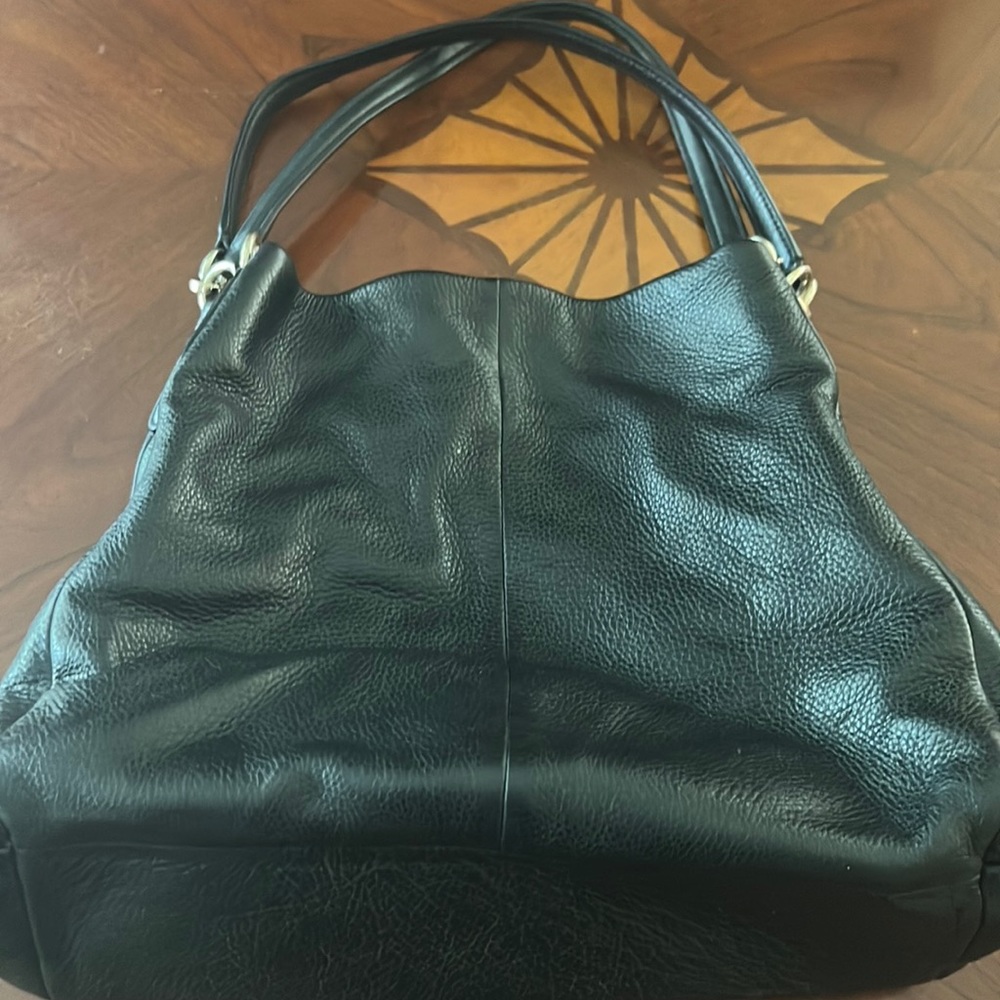 Coach leather shoulder tote (authentic)